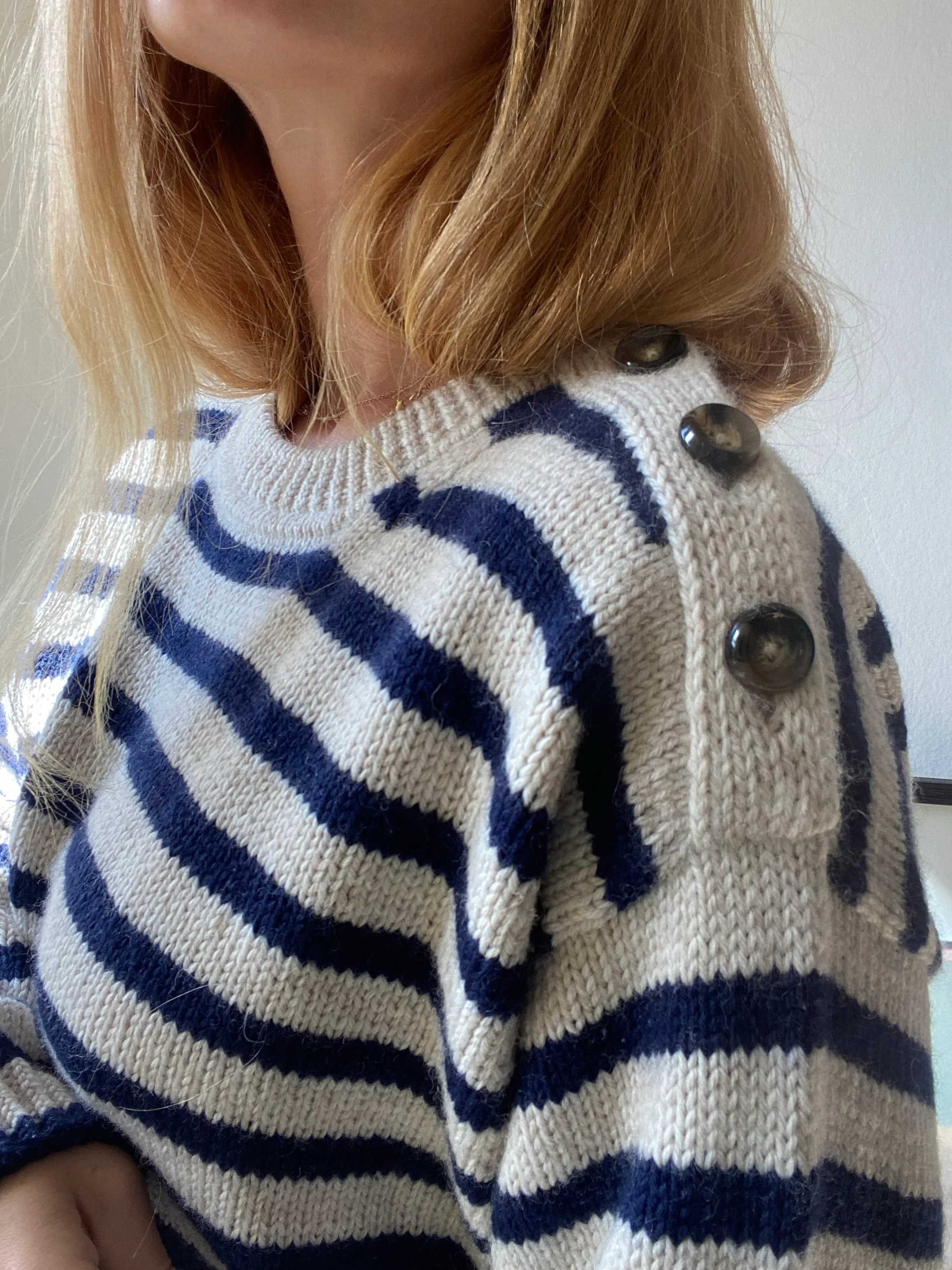 Sweater No. 22 - ENGLISH - Image 2