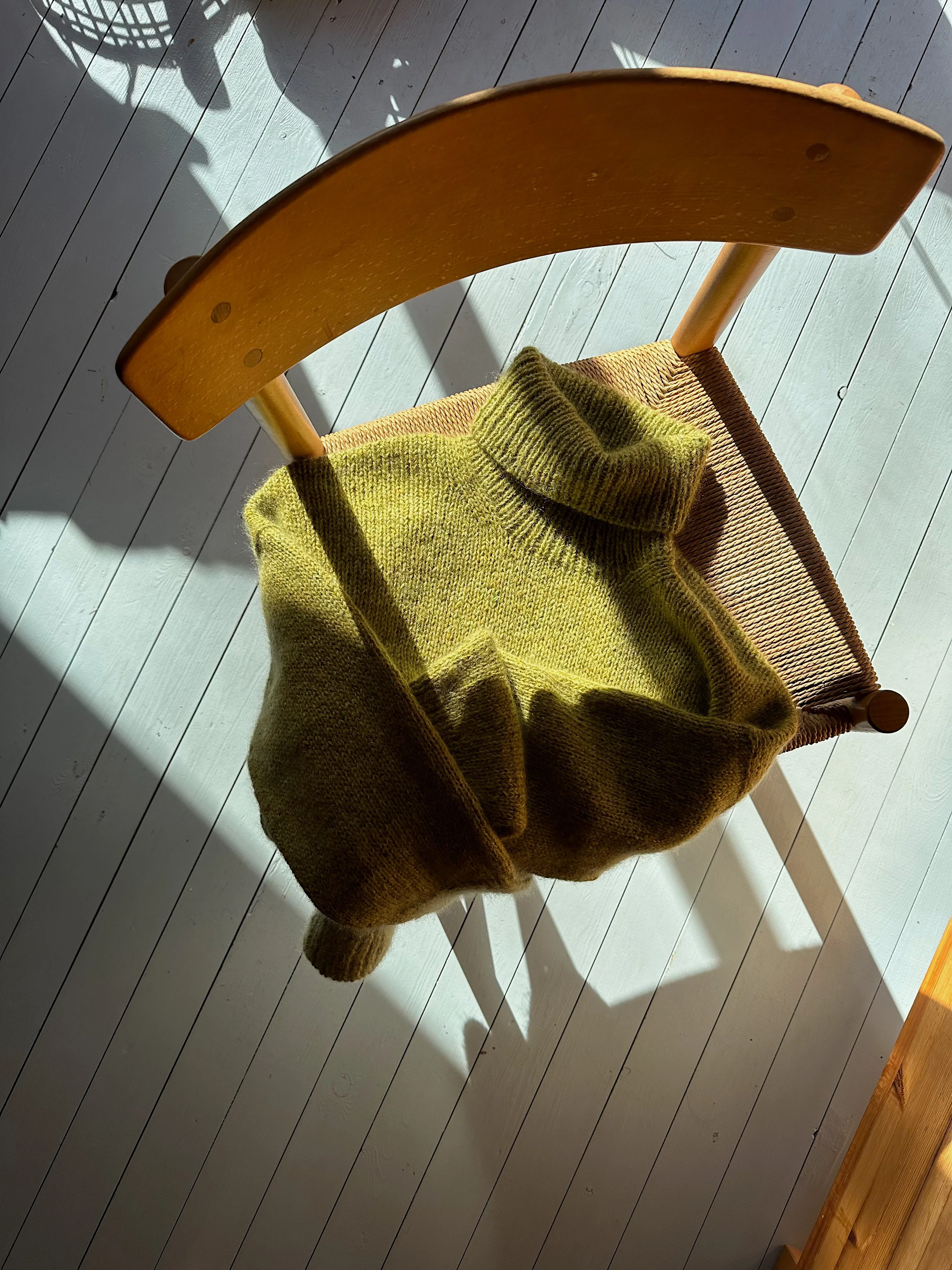 Sweater No. 25 - ENGLISH - Image 4