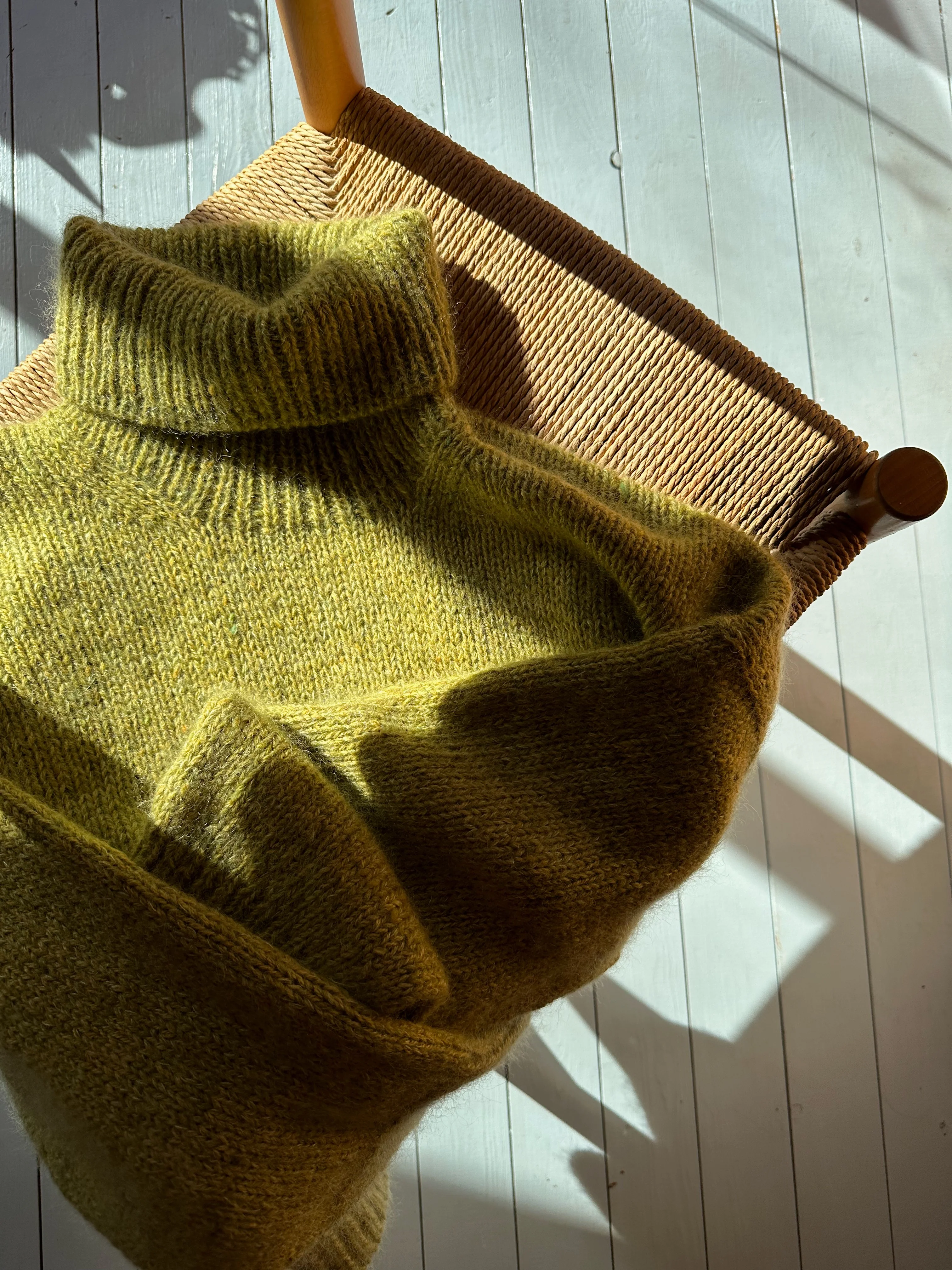 Sweater No. 25 - ENGLISH - Image 5