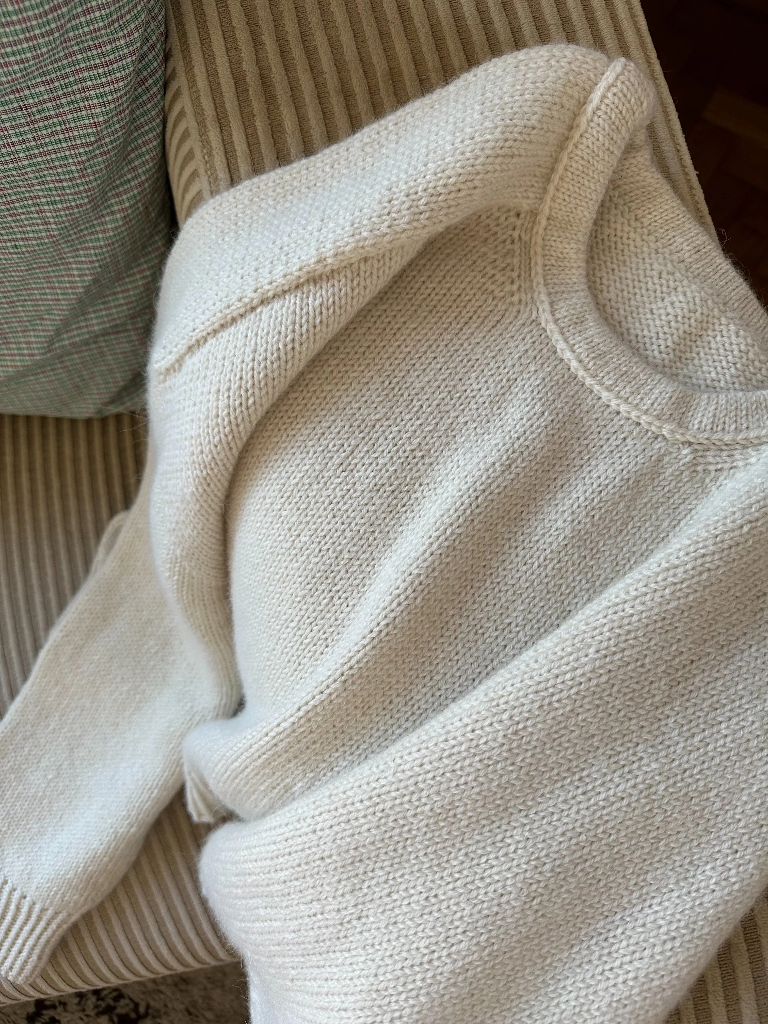 Sweater No. 26 - ENGLISH - Image 12