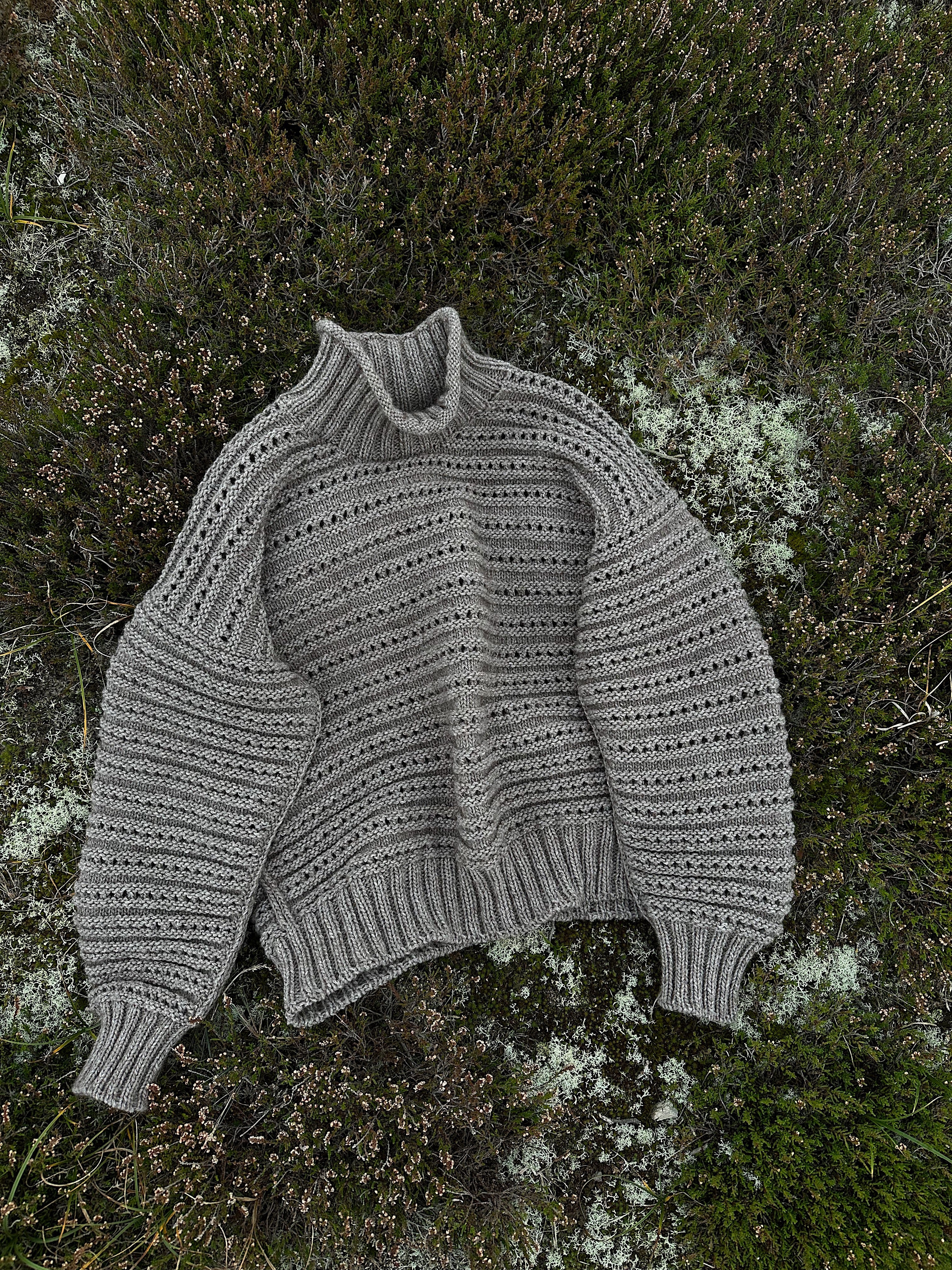 Sweater No. 27 - ENGLISH - Image 4